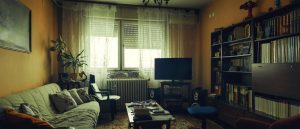 Hässliches Wohnzimmer statt ordentliche Immobilienpräsentation